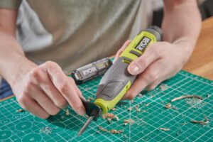 RYOBI 4V USB Lithium tappjern. Foto: RYOBI.